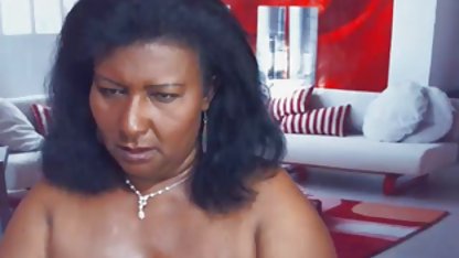 Bella menelanjangi di depan webcam dan menghisap dildo video sex tkw indonesia