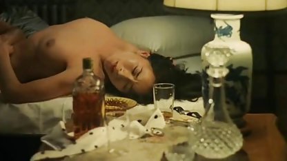 Mahasiswa web video sex indo muda berkacamata terlibat dalam anal rumah