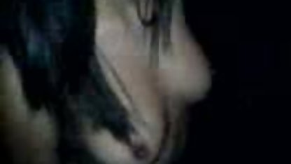 Seorang gadis kurus menghisap kekasihnya dan menempatkan indo mama porn vaginanya di boner yang kuat
