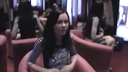 Binaragawan lesbian saling membelai indo x 3gp dengan lidah yang tajam