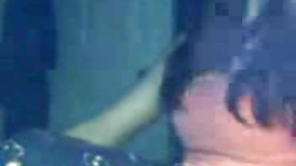 Wanita muda di stoking bergairah kawin dengan seorang pria di xxx indo dekat jendela dengan pemandangan alam