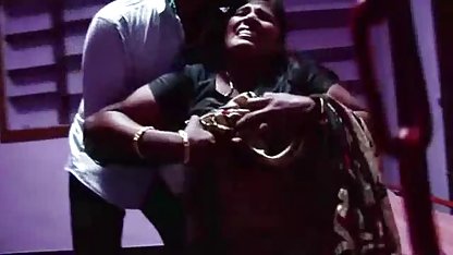 Verona membuat blowjob yang tak terlupakan bagi pria muda xxx sma indo