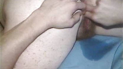 Cewek muda masturbasi di tempat tidur dengan dildo video sex indonesia tkw