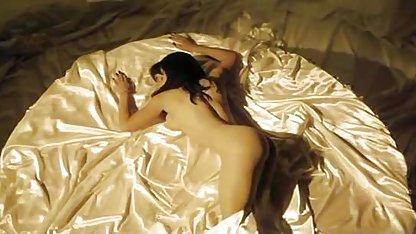 Wanita muda untuk pertama xxx prno indo kalinya mencoba menelanjangi dirinya di depan umum
