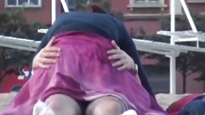 Wanita itu memberi para selingkuh indo xxx petani di dua lubang pada saat yang sama