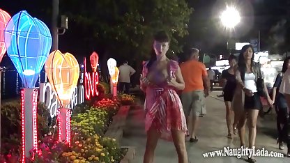 Cewek tanpa melepas kacamata menghisap kontol seperti indo 3gp xx lollipop