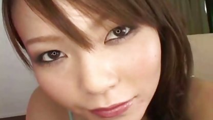 Keindahan pirang terampil mengisap kontol di video xxx indo hd tangga