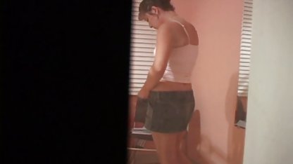 Brunette indo pirn Busty di stoking mendapat penis yang kuat di anus