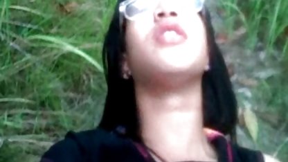 Si pirang mengalihkan perhatian video porn amatir indonesia pria itu dari komputer dan mengisapnya
