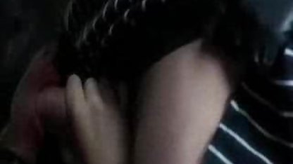 Gadis kecil yang cantik diikat tangan dan kaki dengan indo xxx 3gp tali yang kuat
