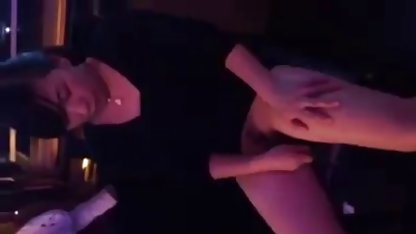 Kekasih menyelinap ke dalam rumah dan meniup gadis japanese porn indo itu di anus