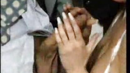 Si rambut coklat muda berusia porn selebriti indonesia 18 tahun menunjukkan belukar di tubuhnya