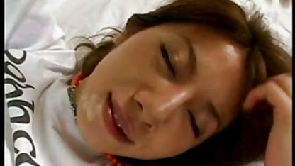 Pirang seksi girl indo xxx memberikan blowjob tepat di kakus