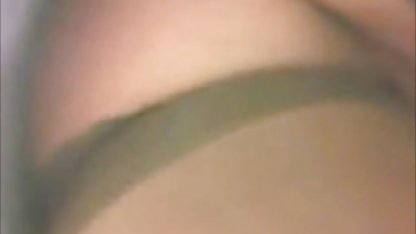 Wanita dalam pakaian dan kacamata menelan penis ereksi kekasih video porn indo xxx