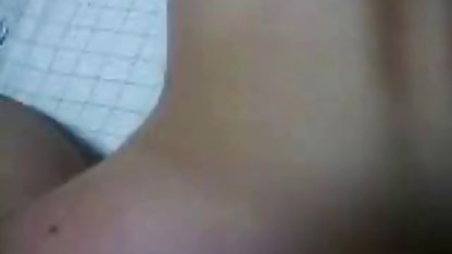 Seorang pria meminta seorang Asia yang cantik untuk indo porn jilbab memenuhi fantasi erotisnya