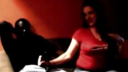 Wanita mewah dengan payudara menggiurkan xxx artis indonesia sex memberi di tangga