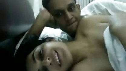 Jari wanita gemuk menendang xxx indonesia selingkuh vaginanya yang terangsang