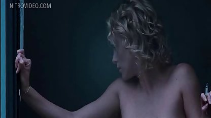 Gadis di pantai nudist indo xxx bokep menunjukkan vagina botak