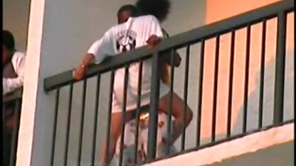 Cutie menghibur dirinya dengan vibrator dan lingga, setelah itu dia dipukuli oleh seorang pria kulit hitam indo sex videos 3gp di pantat