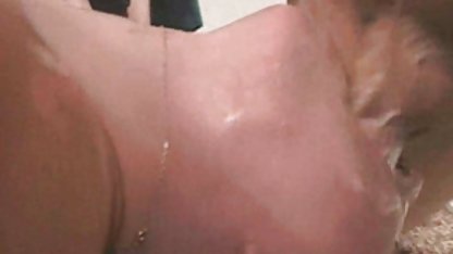 Wanita ponr indo muda melepas bikini dan menyisipkan dildo di vagina