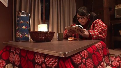 Sarah dengan pacarnya bersembunyi di balik perapian indo diary xxx dan dengan cepat bercinta