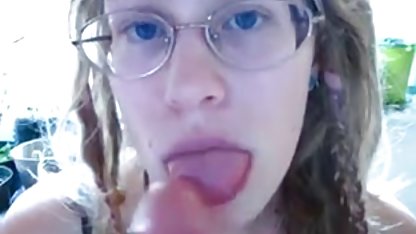 Pelacur lucu sangat menelan penis indo porn video dan memberikan buzz kepada seorang pria